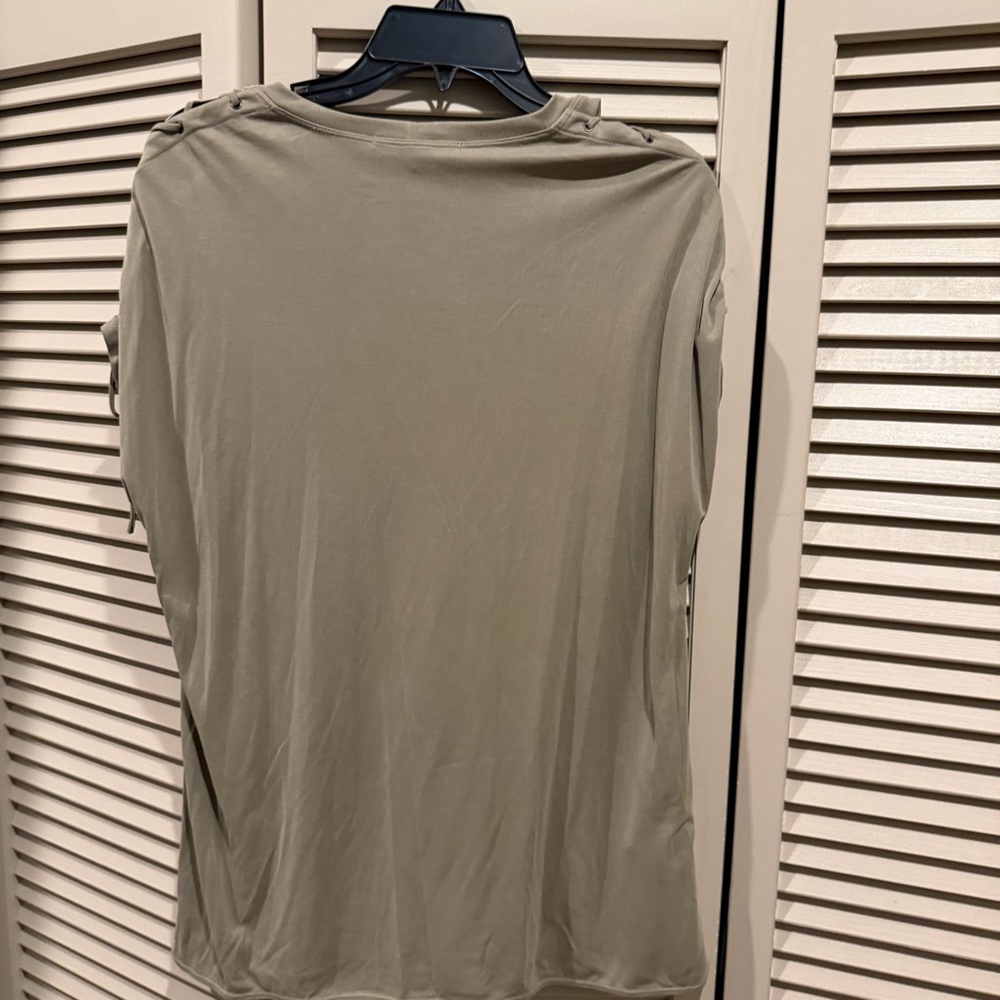 BCBGMaxAzria Women’s Light 🫒 Khaki Green Short Sleeve Knit Tee with Tie shoulder